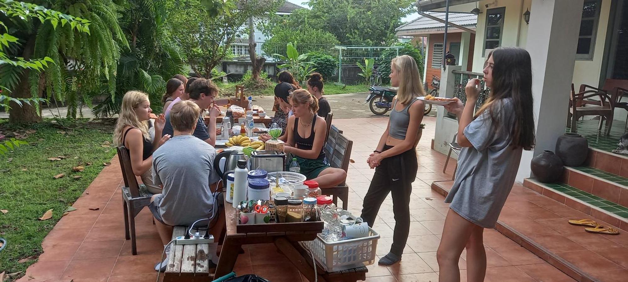 Plus Hostel Ayutthaya Zewnętrze zdjęcie