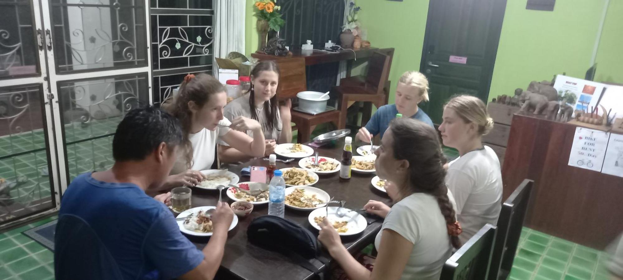 Plus Hostel Ayutthaya Zewnętrze zdjęcie