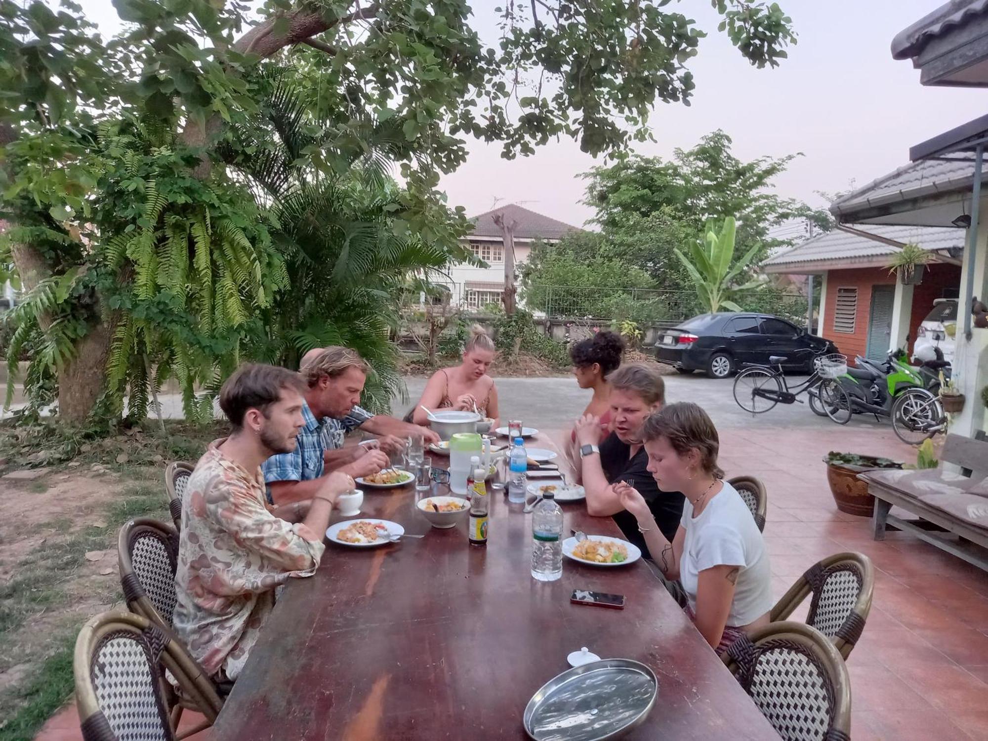 Plus Hostel Ayutthaya Zewnętrze zdjęcie