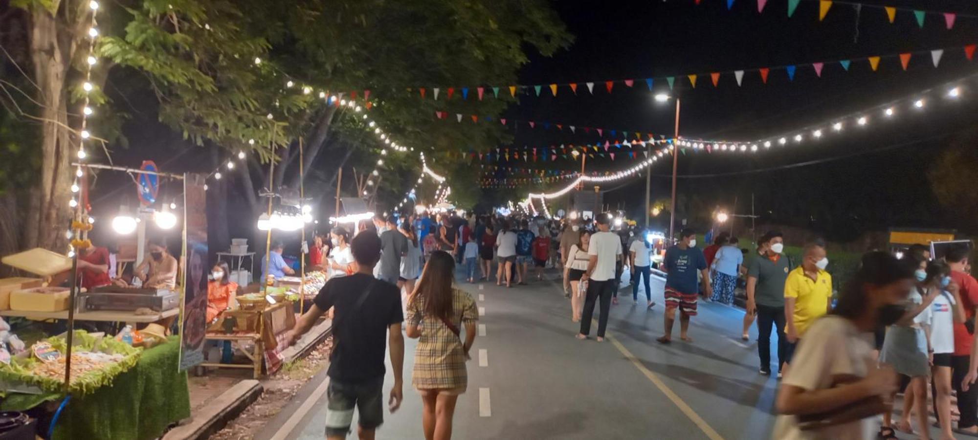 Plus Hostel Ayutthaya Zewnętrze zdjęcie